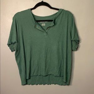 Green short sleeved crop top